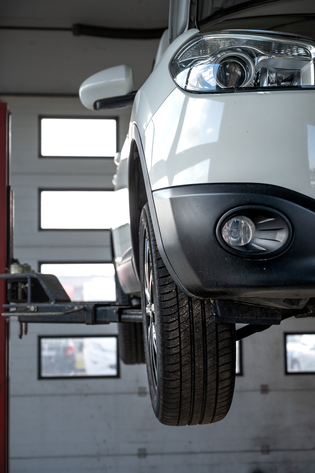 Nettoyage de pièces dans l'atelier automobile